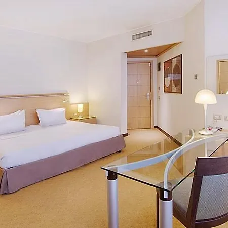 Nh Bologna Villanova Hotel
