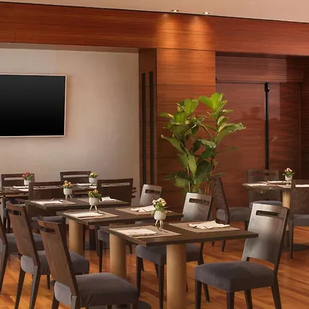 Nh Bologna Villanova Hotell 4*