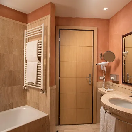 Nh Bologna Villanova Hotell 4*