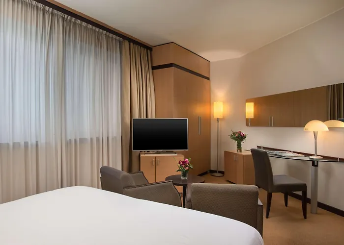 Szálloda Nh Bologna Villanova 4*