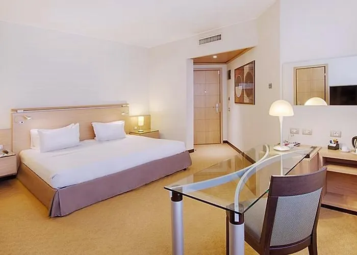 Nh Bologna Villanova Hotel