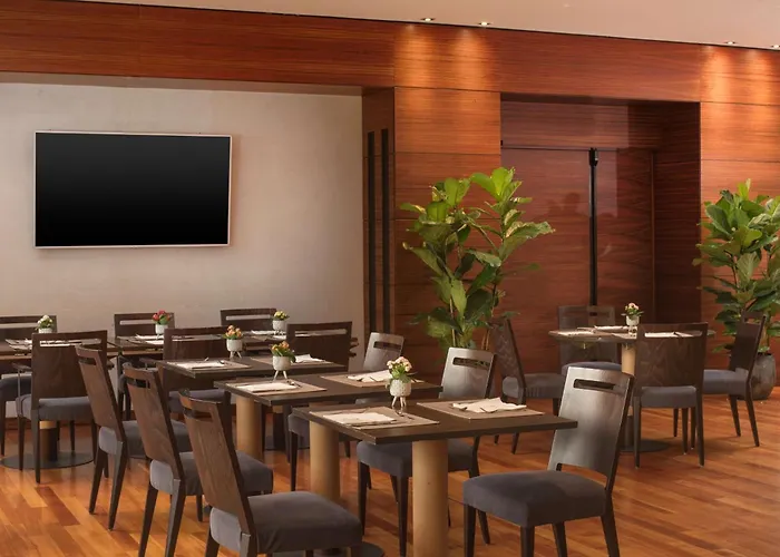 Nh Bologna Villanova Hotel 4*