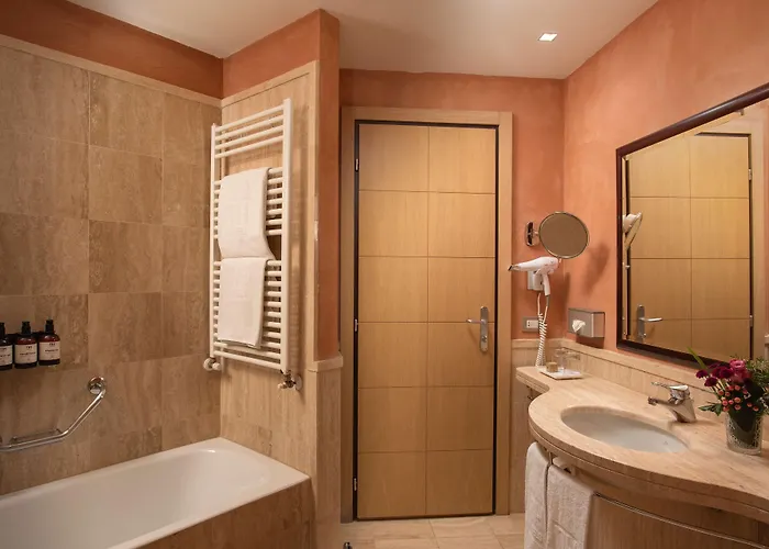 Nh Bologna Villanova Hotel 4*