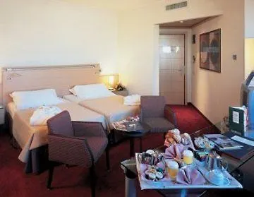 Nh Bologna Villanova Hotel